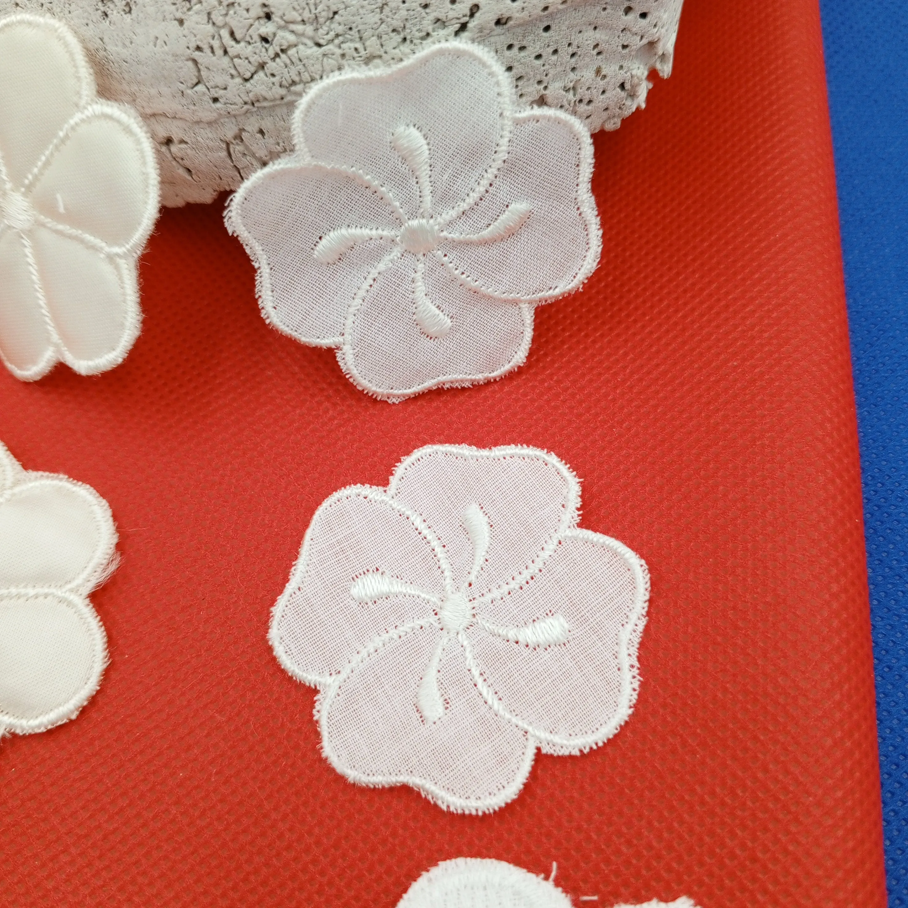 10pcs Pack Elegant Off-White Vintage Flower Appliqués for Bridal Gowns & DIY Projects