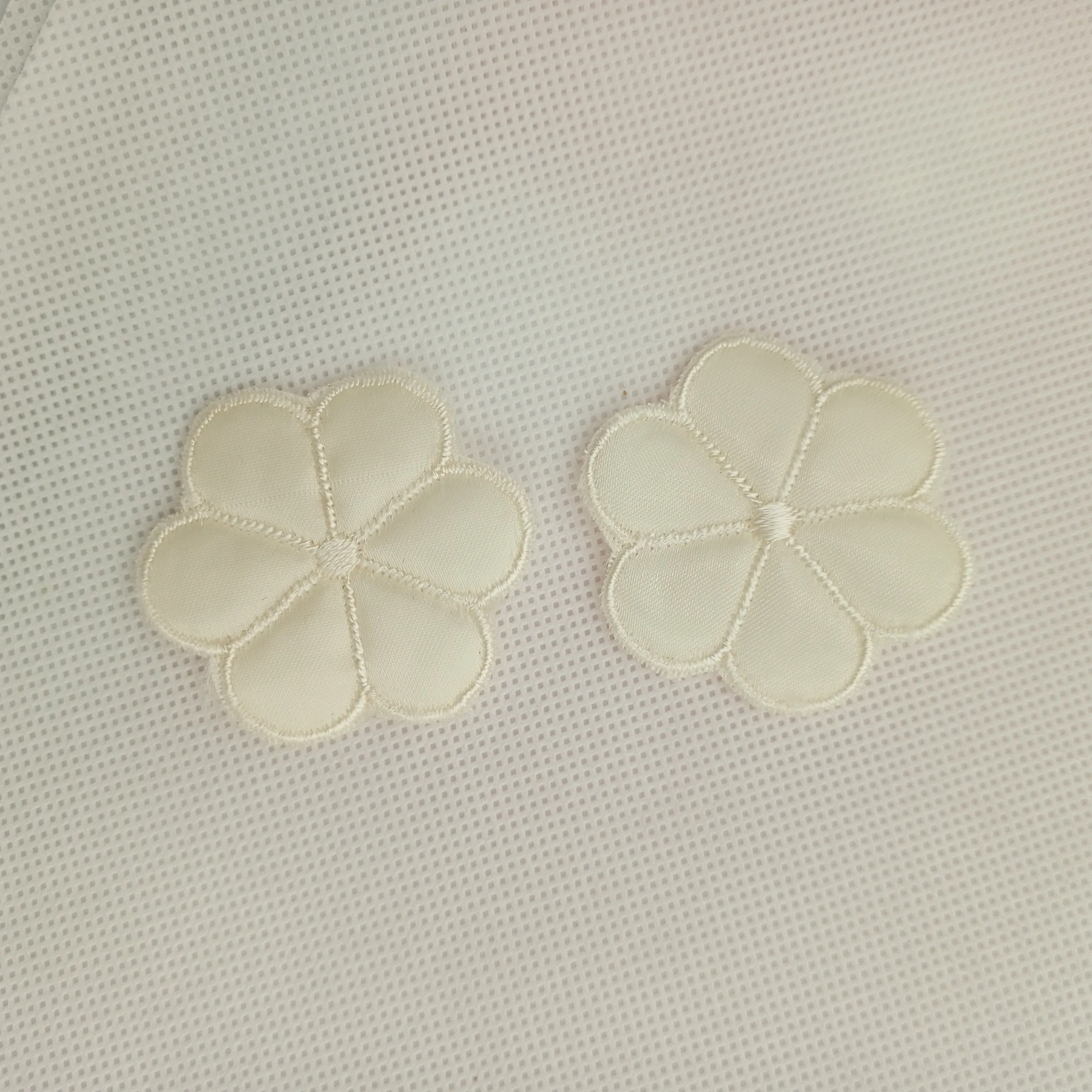 10pcs Pack Elegant Off-White Vintage Flower Appliqués for Bridal Gowns & DIY Projects