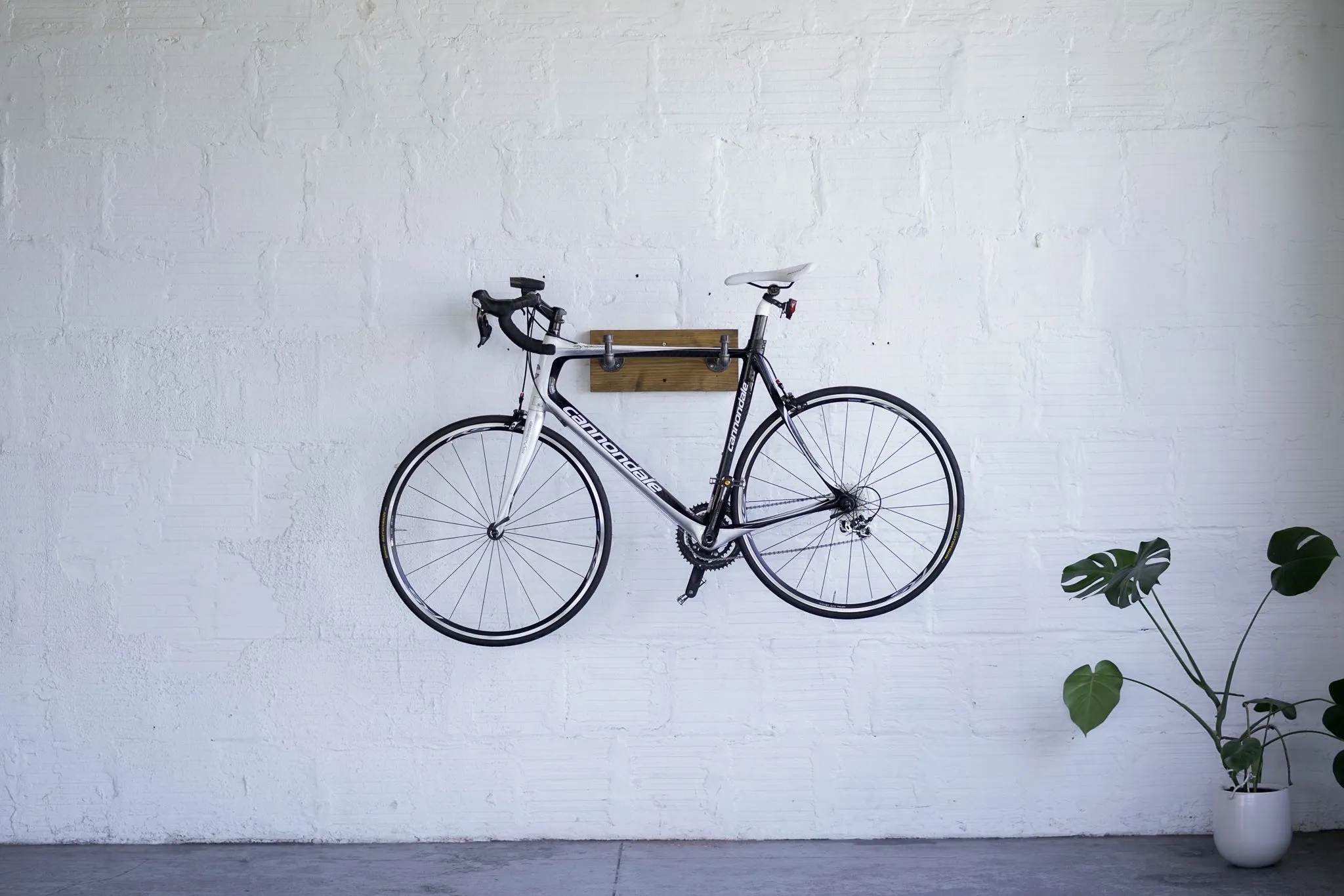 Burlap Iron Pipe Bicycle Wall Display
