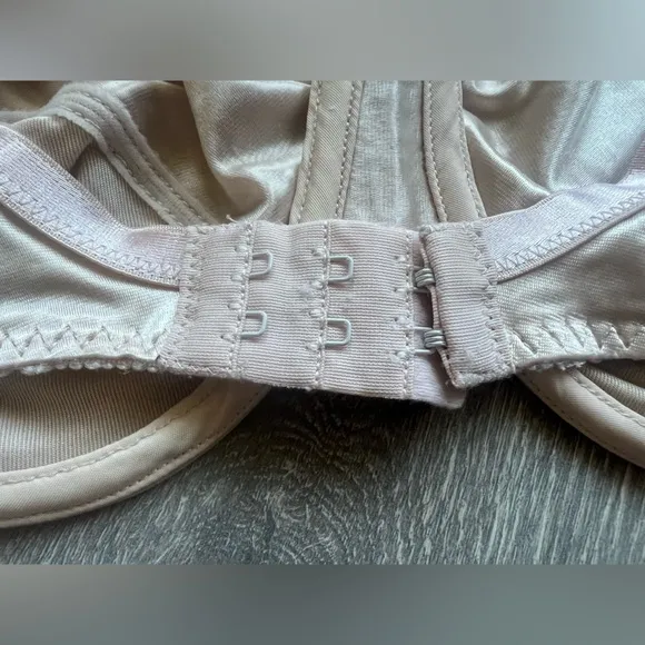 Delicates Second Skin Satin Unlined Unpadded Underwire Vintage Bra Champagne 34D