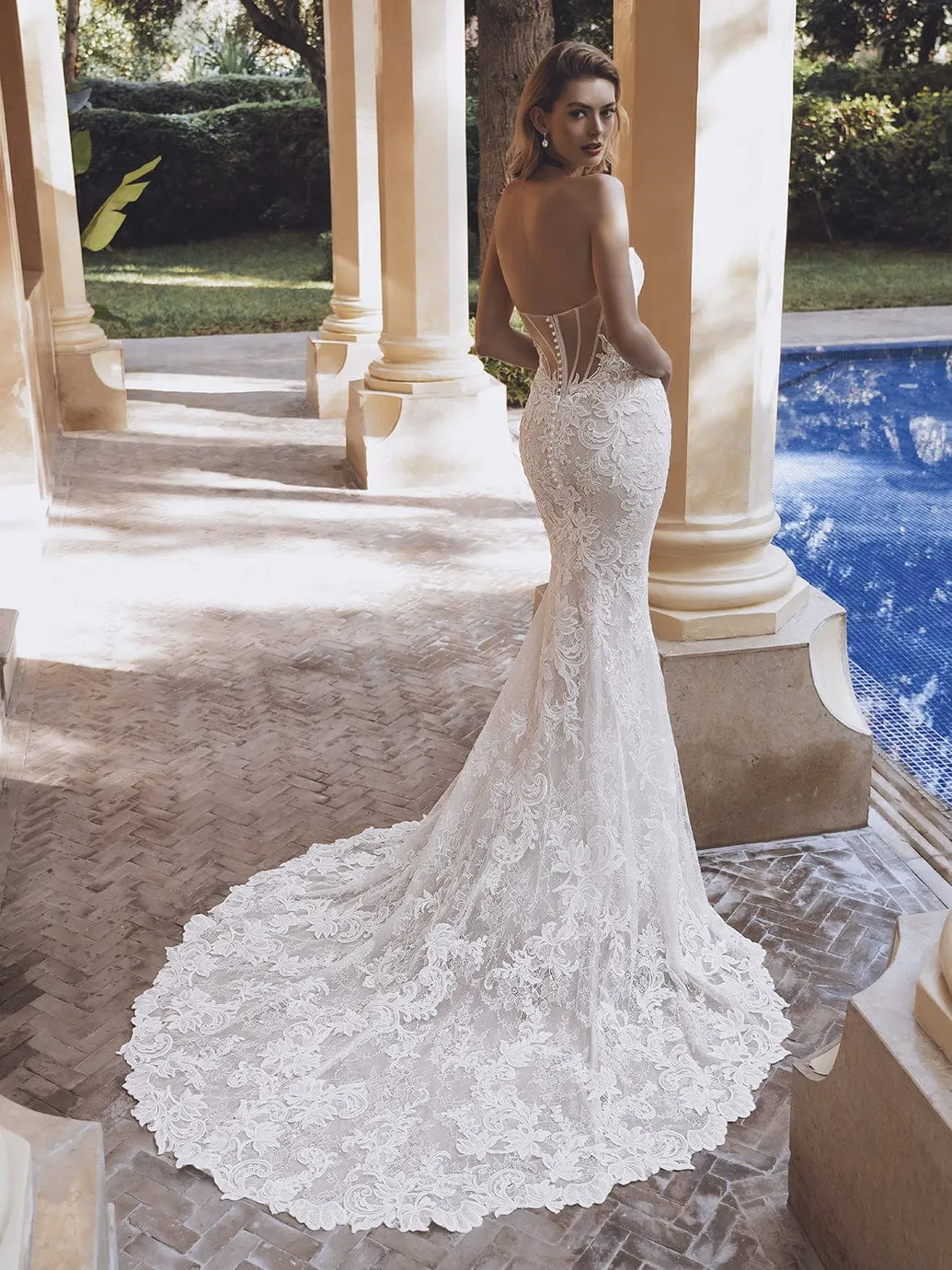 Enzoani: Urvashi