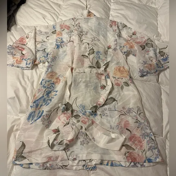 Helena Quinn Short Floral Kimono Robe - NWOT - OS