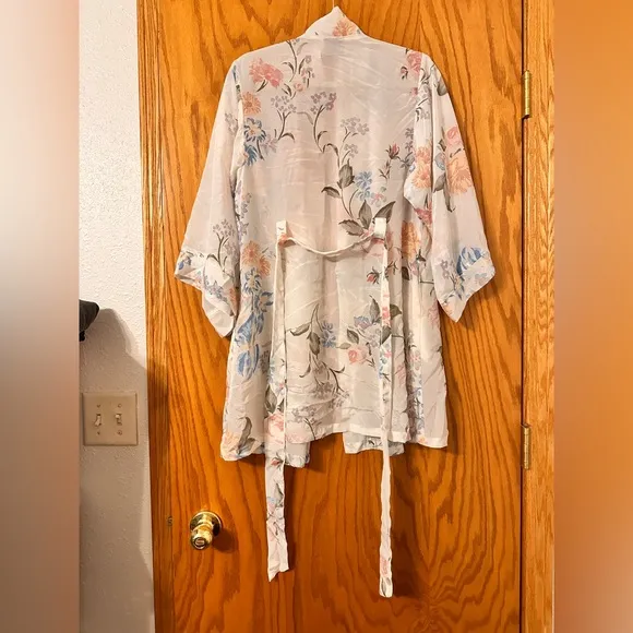 Helena Quinn Short Floral Kimono Robe - NWOT - OS