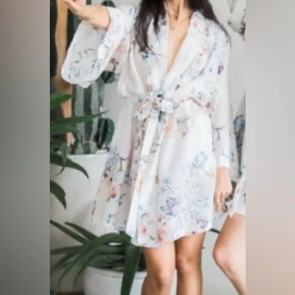 Helena Quinn Short Floral Kimono Robe - NWOT - OS