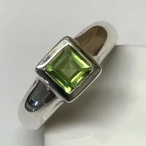 Natural 1ct Green Peridot 925 Solid Sterling Silver Engagement Ring Size 7, 8