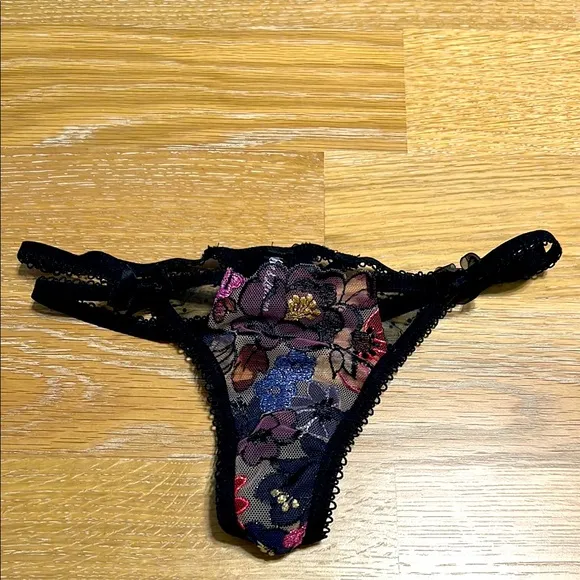 NEW For Love and lemons Floral Lace Thong size XXS