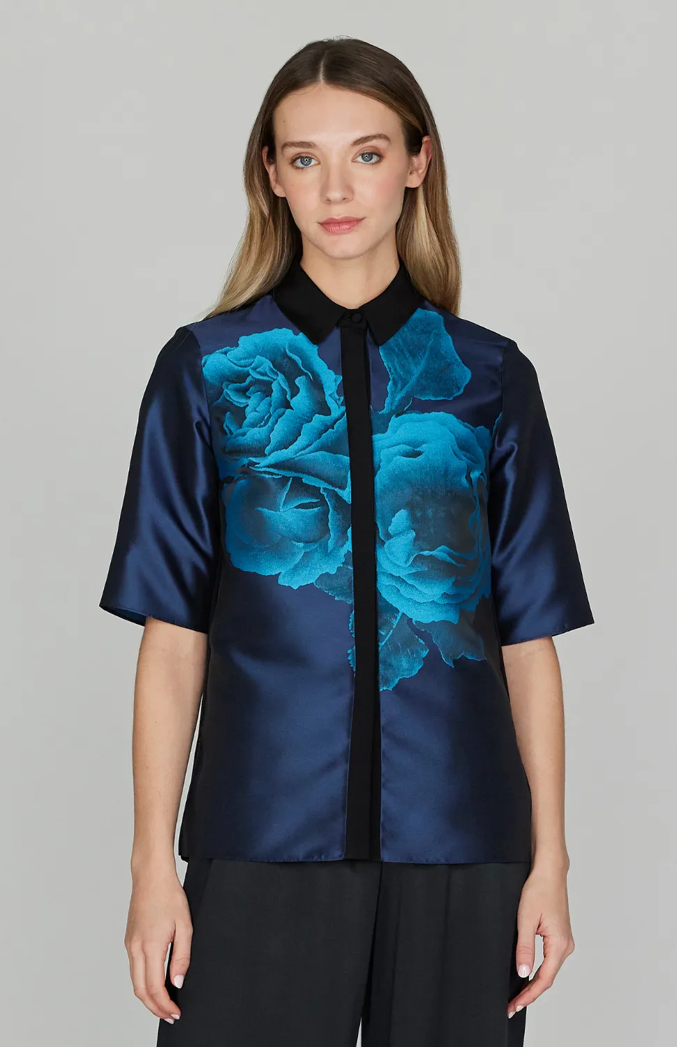 Shadow Rose Jacquard Collared Blouse w/ Short Sleeve
