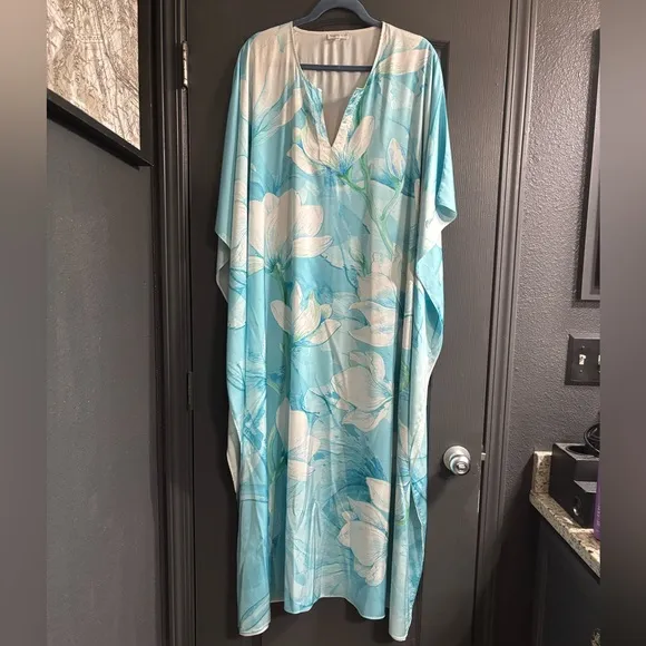 Valerie Perez VP Beau Rivage Exclusive Magnolia Flower Long Caftan Size Sm/Md