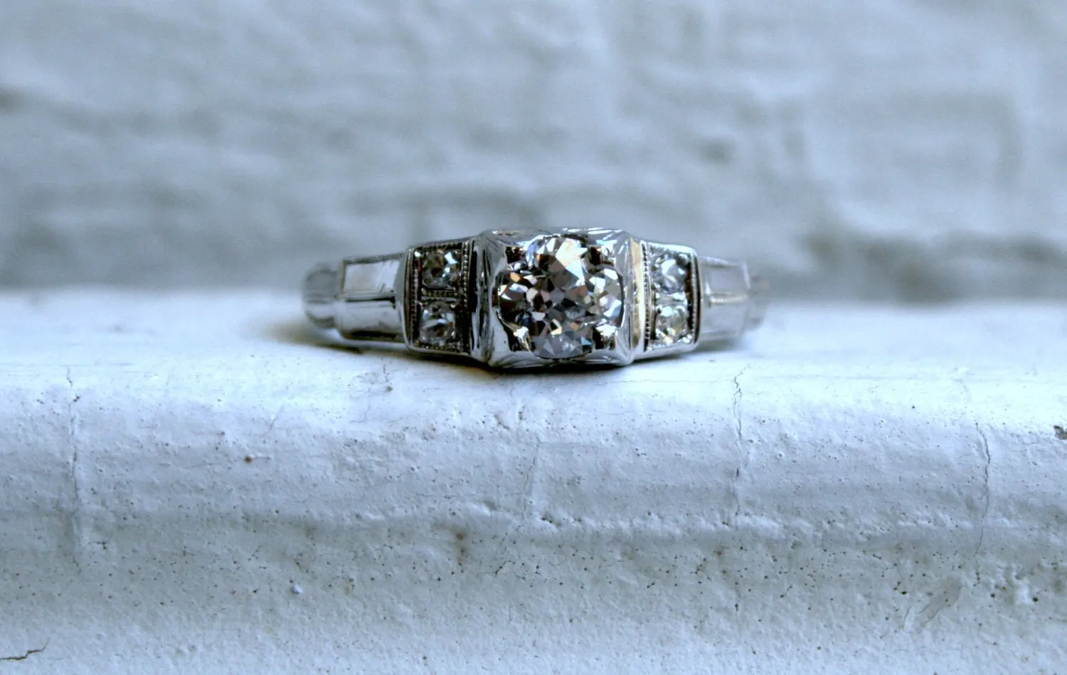 Vintage Art Deco 18K White Gold Diamond Engagement Ring - 0.59ct.