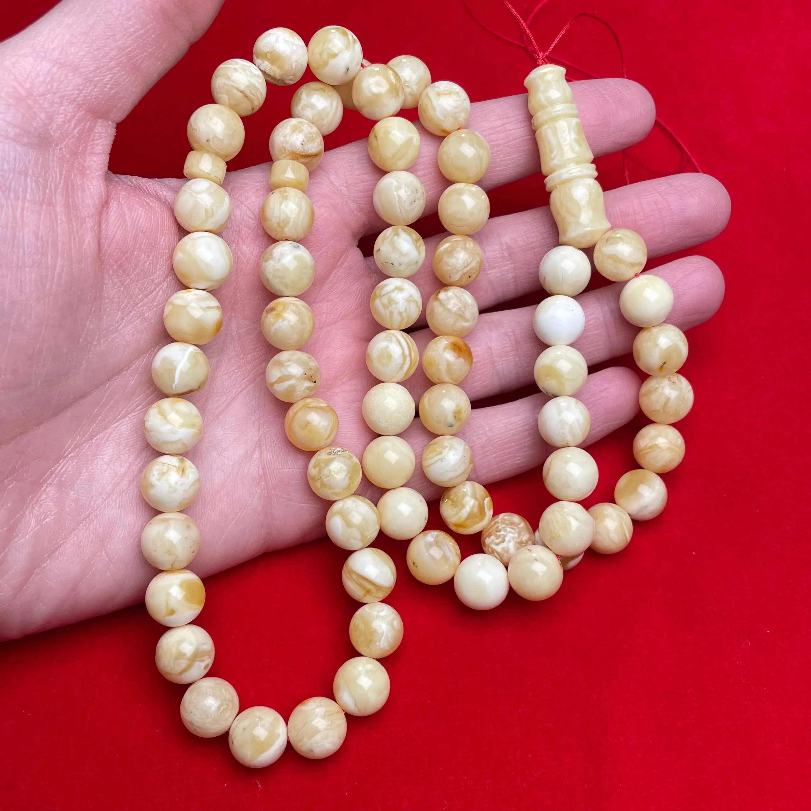 WHITE AMBER MISBAHA 10,8mm 47,3g